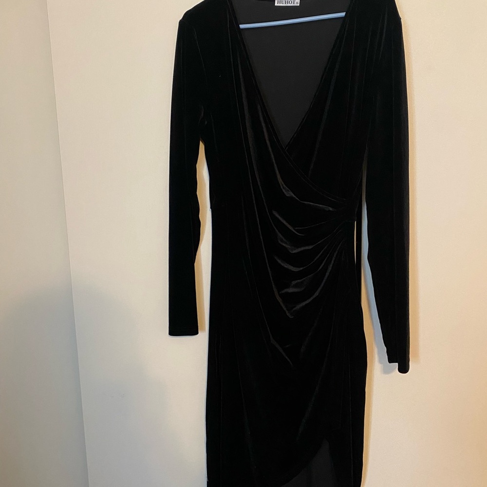 Knee length sexy little black velvet dress - Picture 2 of 2